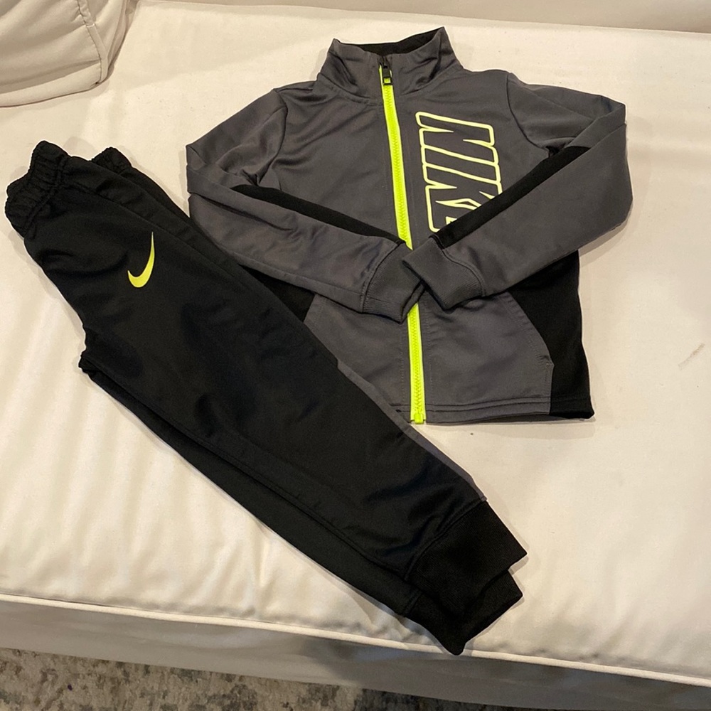 Boys Nike jogger set. Size 5